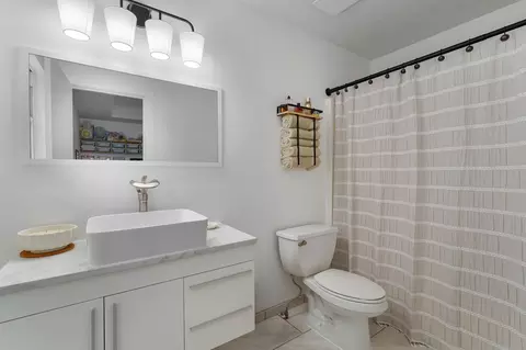 Bath - 3430 W Riverside St, Springfield, MO 65807 photo 3 of 4