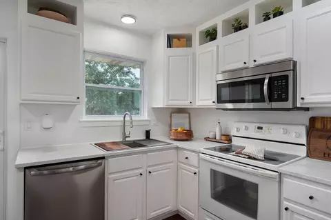 Kitchen - 3430 W Riverside St, Springfield, MO 65807 photo 3 of 3