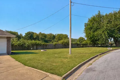 Exterior - 3430 W Riverside St, Springfield, MO 65807 photo 2 of 8