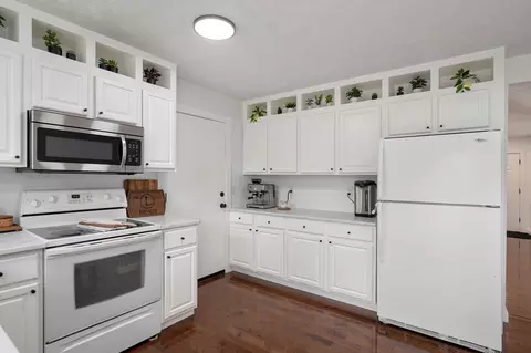 Kitchen - 3430 W Riverside St, Springfield, MO 65807 photo 2 of 3