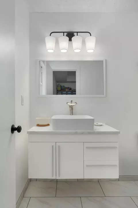 Bath - 3430 W Riverside St, Springfield, MO 65807 photo 4 of 4