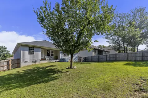 Exterior - 1502 W Parkview St, Ozark, MO 65721 photo 4 of 8