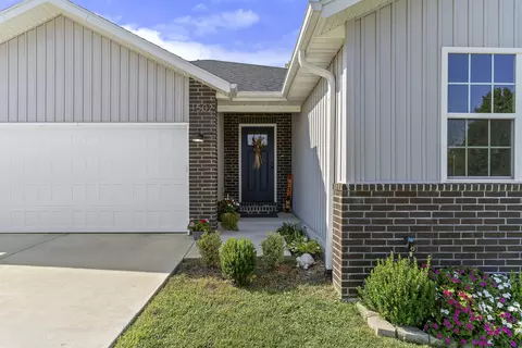 Exterior - 1502 W Parkview St, Ozark, MO 65721 photo 2 of 8