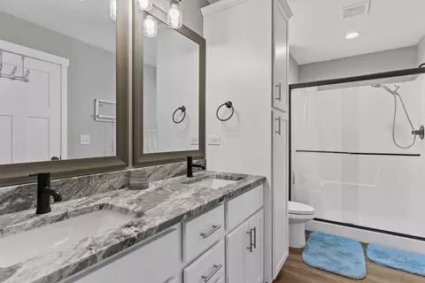 Bath - 1502 W Parkview St, Ozark, MO 65721 photo 2 of 3