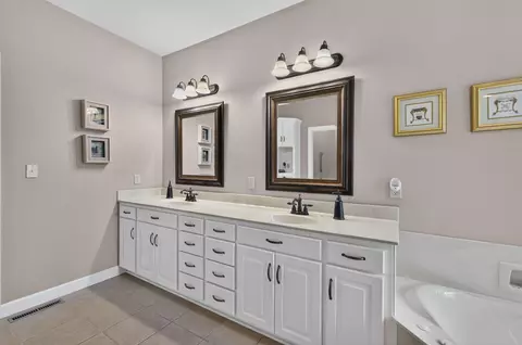 Bath - 711 E Stone Ridge Dr, Ozark, MO 65721 photo 2 of 5