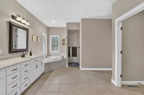 Bath - 711 E Stone Ridge Dr, Ozark, MO 65721 photo 1 of 5