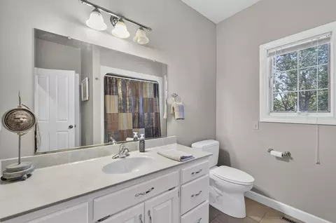 Bath - 711 E Stone Ridge Dr, Ozark, MO 65721 photo 4 of 5