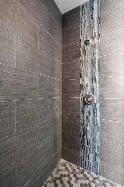 Bath - 479 Southview Dr, Branson, MO 65616 photo 5 of 6