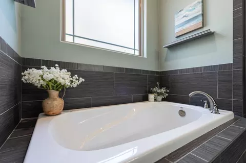 Bath - 479 Southview Dr, Branson, MO 65616 photo 6 of 6