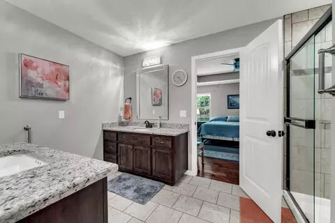 Bath - 2721 E Clearview Dr, Republic, MO 65738 photo 2 of 4