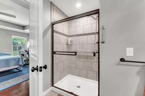 Bath - 2721 E Clearview Dr, Republic, MO 65738 photo 3 of 4