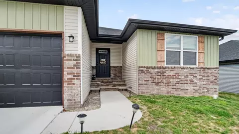 Exterior - 738 Swiss Rd, Marshfield, MO 65706 photo 3 of 8