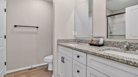 Bath - 738 Swiss Rd, Marshfield, MO 65706 photo 1 of 3