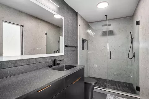 Bath - 2025 S Arlington Ter, Springfield, MO 65804 photo 5 of 7