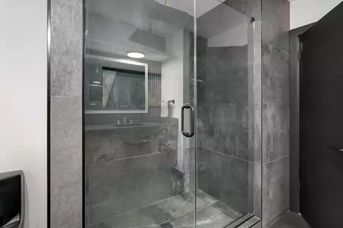 Bath - 2025 S Arlington Ter, Springfield, MO 65804 photo 3 of 7