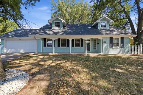 Exterior - 1015 W Downing St, Springfield, MO 65807 photo 2 of 12