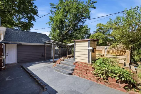 Exterior - 1015 W Downing St, Springfield, MO 65807 photo 6 of 12
