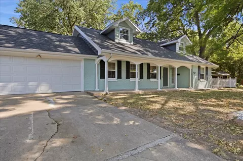 Exterior - 1015 W Downing St, Springfield, MO 65807 photo 4 of 12