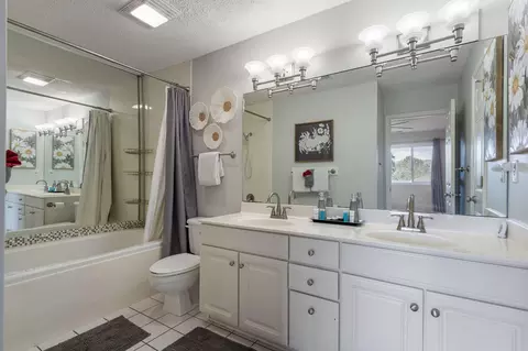 Bath - 161 Avondale Dr #1, Branson, MO 65616 photo 1 of 3
