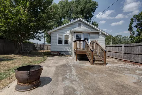 Exterior - 2424 N Broadway Ave, Springfield, MO 65803 photo 4 of 9