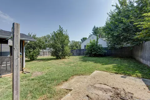 Exterior - 2424 N Broadway Ave, Springfield, MO 65803 photo 5 of 9