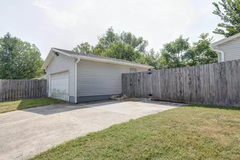 Exterior - 2424 N Broadway Ave, Springfield, MO 65803 photo 8 of 9