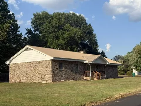 Exterior - 911 E 10th St, Mountain Grove, MO 65711 photo 2 of 4
