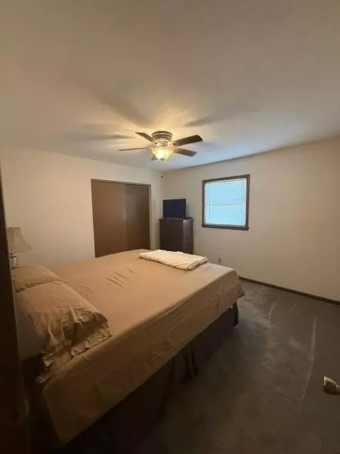 Bedroom - 911 E 10th St, Mountain Grove, MO 65711 photo 6 of 6