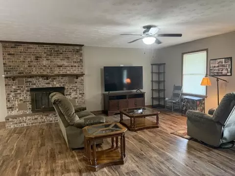 Living - 911 E 10th St, Mountain Grove, MO 65711 photo 2 of 2