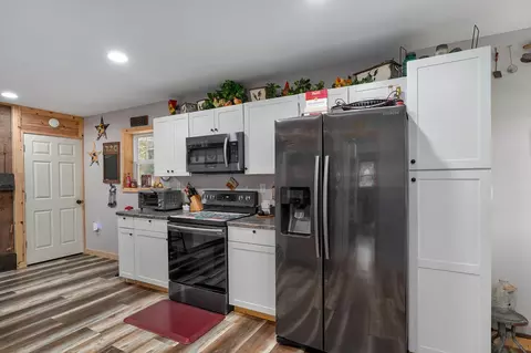 Kitchen - 26 E Second Ln, Shell Knob, MO 65747 photo 3 of 5