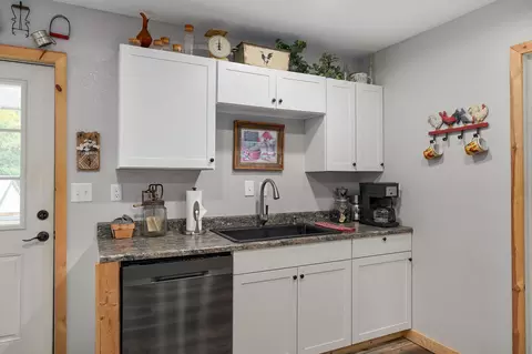 Kitchen - 26 E Second Ln, Shell Knob, MO 65747 photo 4 of 5