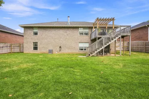 Exterior - 3892 W Parkridge Cir, Springfield, MO 65802 photo 7 of 9