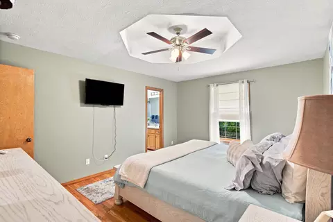 Bedroom - 3892 W Parkridge Cir, Springfield, MO 65802 photo 2 of 5