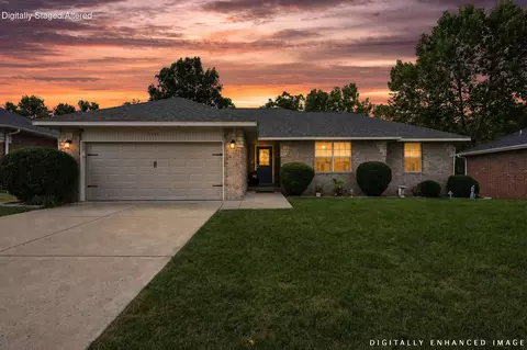 Exterior - 3892 W Parkridge Cir, Springfield, MO 65802 photo 2 of 9