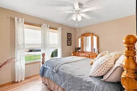 Bedroom - 3892 W Parkridge Cir, Springfield, MO 65802 photo 3 of 5