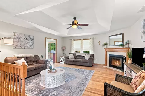 Living - 3892 W Parkridge Cir, Springfield, MO 65802 photo 1 of 4