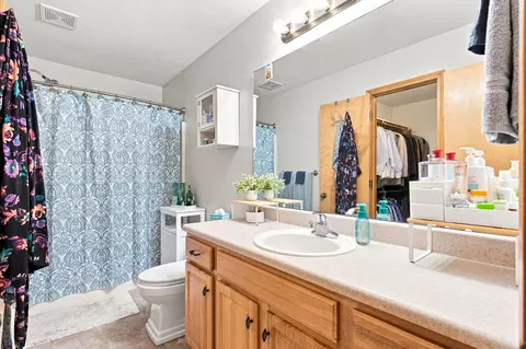 Bath - 3892 W Parkridge Cir, Springfield, MO 65802 photo 1 of 4