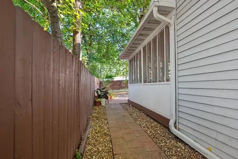 Exterior - 2039 E Wayland St, Springfield, MO 65804 photo 17 of 21