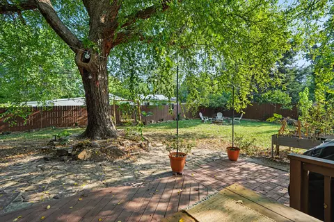 Exterior - 2039 E Wayland St, Springfield, MO 65804 photo 8 of 21