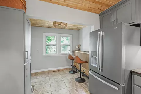 Kitchen - 2039 E Wayland St, Springfield, MO 65804 photo 6 of 6