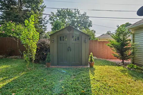 Exterior - 2039 E Wayland St, Springfield, MO 65804 photo 6 of 21