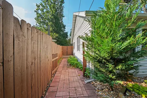 Exterior - 2039 E Wayland St, Springfield, MO 65804 photo 5 of 21