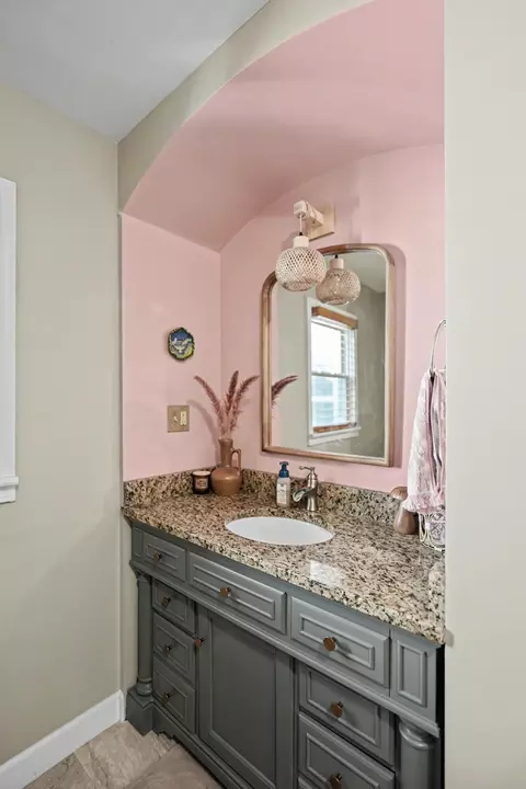 Bath - 2039 E Wayland St, Springfield, MO 65804 photo 4 of 5