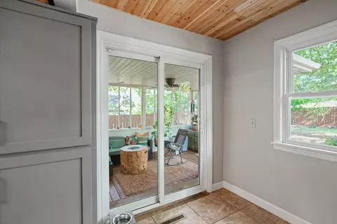 Entry Way - 2039 E Wayland St, Springfield, MO 65804 photo 3 of 3