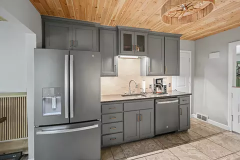 Kitchen - 2039 E Wayland St, Springfield, MO 65804 photo 2 of 6