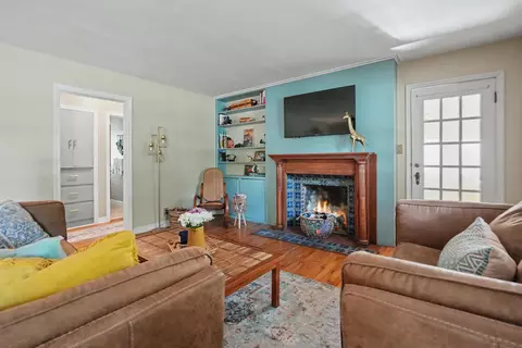 Living - 2039 E Wayland St, Springfield, MO 65804 photo 3 of 3