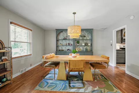 Dining - 2039 E Wayland St, Springfield, MO 65804 photo 1 of 4
