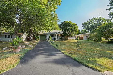 Exterior - 2039 E Wayland St, Springfield, MO 65804 photo 4 of 21