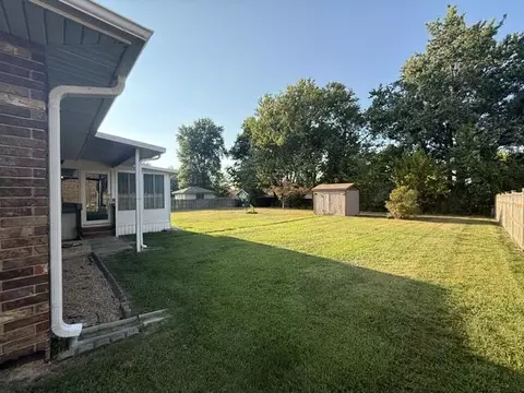Exterior - 807 E 16th St, Mountain Grove, MO 65711 photo 8 of 9