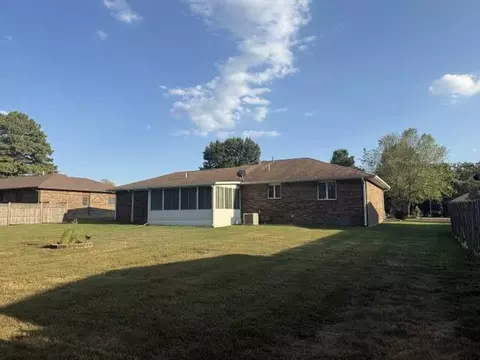 Exterior - 807 E 16th St, Mountain Grove, MO 65711 photo 7 of 9